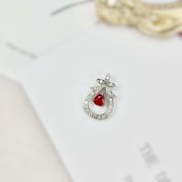 Ruby Diamond Pendant จี้สร้อยคอทับทิมแท้ ประดับเพชรแท้ ตัวจี้ทองขาว18K (ราคาไม่รวมค่าสร้อย)