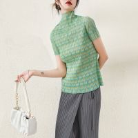 McDaniel Miyake House Issey Miyake เสื้อจีบแฟชั่นผู้หญิง2023ออกแบบใหม่ฤดูร้อนเสื้อยืดแขนสั้นคอปกทรงหลวมไซส์ใหญ่แมทช์ลุคง่าย