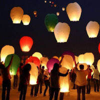 โคมไฟ 45 ซม ความกว้าง Kongming Sky Lantern ฟรีภาพวาดกระดาษทนไฟสำหรับกลางแจ้ง