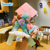 【LZ】♛  Sanrio My Melody Kuromi Chaveiro para crianças guitarra Cinnamoroll boneca pingente bonito chaveiro brinquedos presentes de aniversário para menina verão