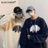 MAYCHEER   สเวตเตอร์ลายพิมพ์คอกลมกราฟฟิตีลำลองทรงหลวมใส่ได้ทั้งชายและหญิงเสื้อสเวตเตอร์คู่รักขนาดพิเศษเรียบง่าย