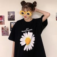 daisyclub เสื้อ เดซี่ ใส่เย็นสบาย ดีไซน์สวยงาม สไตล์เกาหลี แขนสั้น  แฟชั่นเกาหลี สวยเก๋ ผ้านิ่ม 12065