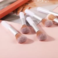 □ Powder paint mini BLUETHIN single highlights brush brush brush carry bright makeup brush grooming brush beauty makeup fibers