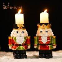 NORTHEUINS 14ซม. Nutcracker เชิงเทียนเรซิ่น Miniature Figurines สำหรับเตาผิงคริสต์มาสตกแต่งภายในห้องนั่งเล่น Decor Dolls