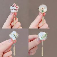 [Lovely Cute] New style brooch Hanfu retro Chinese plum blossom tassel suit pin cheongsam brooch