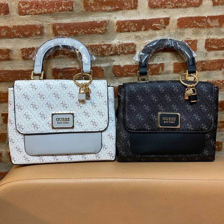 กระเป๋าสะพายไหล่ กระเป๋าถือ Guess Tyren Top Handle LogoPrint Crossbody