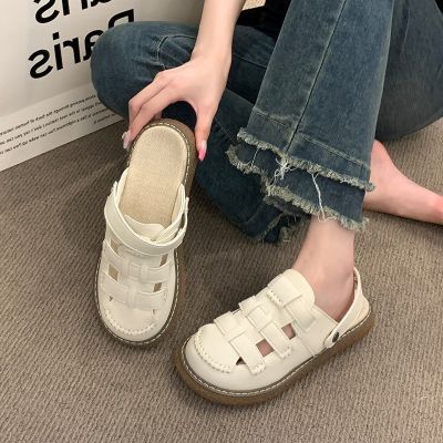 New style รองเท้าแตะปิดหัวรุ่นผู้หญิง 2023 ฤดูร้อนใหม่สวมด้านนอกรองเท้ามีรูสองสวมรองเท้าแตะครึ่งพื้นหนารองเท้าโรมันชายหาด