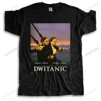 เสื้อยืดคอกลมผู้ชายแขนสั้น 【Hot】ผู้ชายขายร้อนฤดูร้อน Tfashiono-Neck Tshirt Titanic Dwight Schrute Dwitanic ขนาดใหญ่หลายตลก Cool Teeshirt