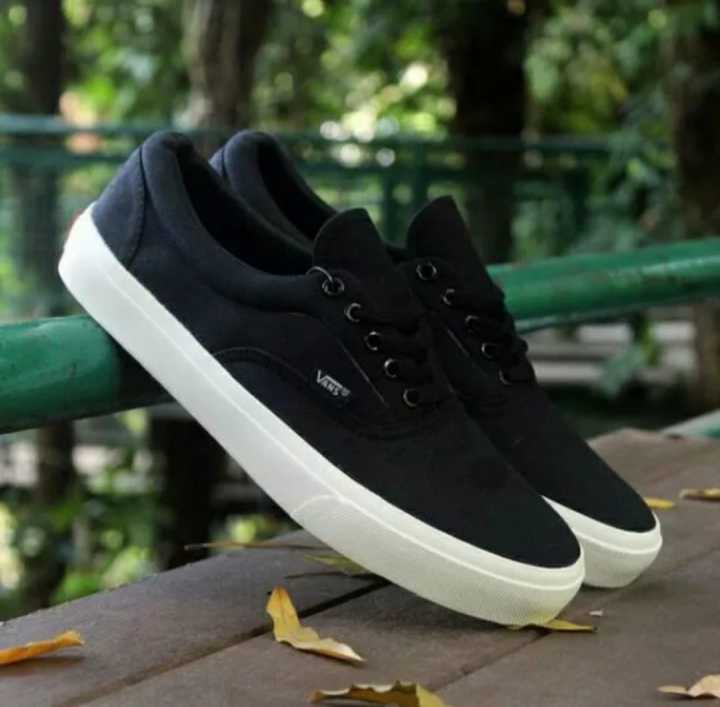 Sepatu Sneakers Pria Dan Wanita Sepatu Hitam Polos Lazada Indonesia 3272