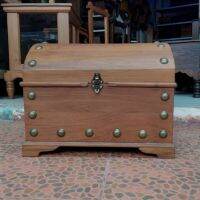 หีบไม้สัก หีบเก็บของ หีบโค้ง (teak chest)สีเนื้อไม้ กว้าง40xลึก33xสูง30 Cm มีสลักล็อค หีบทรงโค้งโบราณ ให้เก็บของ สไตล์วินเทจ สินค้าประกอบแล้ว