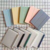 PTP15   เคสสำหรับไอแพด  มีที่ใส่ปากกา "รุ่นหลังใสขุ่น" ใช้กับ10.2 Gen 7-9/Pro10.5 Air3/9.7gen5-6  / Pro 11/Air4 10.9