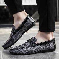 COD DSFWEWWWWW Men Casual Sports Shoes Klasikong Sneakers Loafers Doug Shoes Versace Fashion