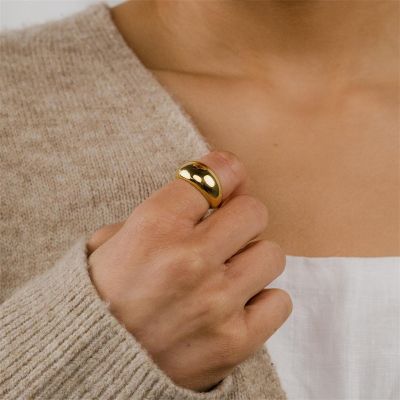 eManco แหวนสแตนเลสเรียบหรูแฟชั่น แหวนคู่รัก แหวนโค้ง 18K แหวนทอง .