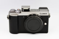 Panasonic Lumix GX9, 5 แกน Dual I.S. ในตัวกล้อง และยังเป็นกล้องที่ออกแบบมาให้มีขนาดที่กะทัดรัด พกพาสะดวก แต่เพียบพร้อมด้วยระบบการทำงานที่นักถ่ายภาพระดับจริงจังต้องการ และยังมาพร้อมฟีเจอร์ใหม่ๆ อีกหลายอย่าง  Vlog Vlogger Vlogging