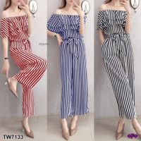 B7133 จั้มสูทปาดไหล่ลายริ้ว+สายผูกเอว Striped off-shoulder jumpsuit + waist tie