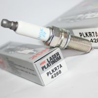 Original-genuine◎ NGK double platinum spark plug PLKR7A suitable for Mercedes-Benz C180 C300 Viano E200 E350 GLK30