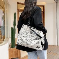 【Hot Sale】 Canvas bag womens large capacity one shoulder casual light luxury cool fragrant portable tote Messenger all-match