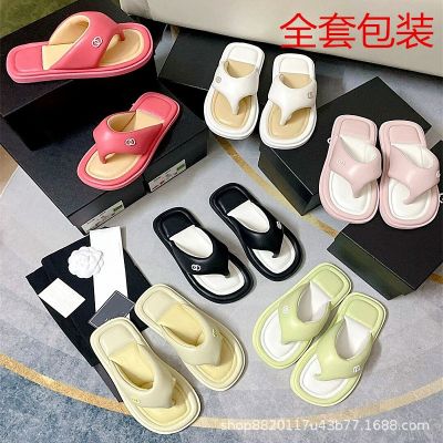 Double c small sweet bread flip-flops in the summer of 2023 the new female coach clip toe flat beach shoes factory supply of goods
