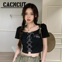 CACNCUT เสื้อยืดคอกลมแขนสั้นสำหรับผู้หญิงเสื้อยืดเอวสูงไหล่ขวาทรงสลิมฟิตสีดำหวานแหววว