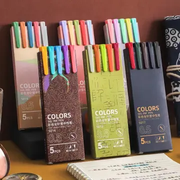 Black gel pens in macaron color with a 0.5mm point are available as writing  supplies for students' desks.