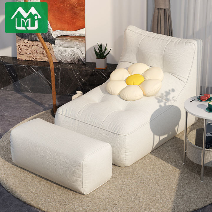 Ghế Sofa Lười Tatami là sự kết hợp hoàn hảo giữa phong cách và sự thư giãn của chiếc ghế sofa lười với thiết kế trang nhã của ghế Tatami. Với chất liệu bền và màu sắc trang nhã, ghế Sofa Lười Tatami sẽ làm cho không gian phòng khách của bạn trở nên thoải mái và đặc biệt để nghỉ ngơi và thư giãn.