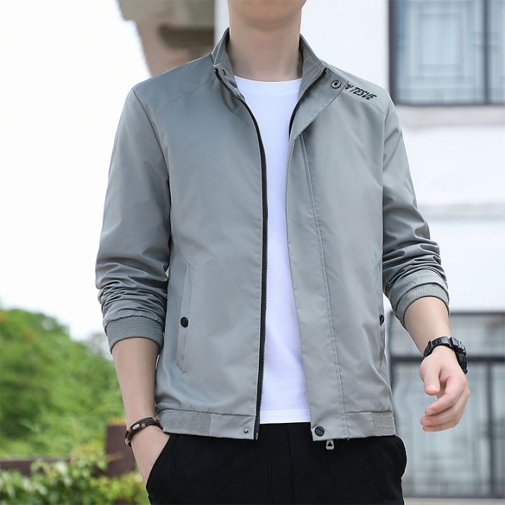 เสื้อยืดเบสิกแจ็คเก็ตคอตั้งสำหรับผู้ชาย-ใหม่2023เสื้อเทรนช์สั้นอินเทรนด์สไตล์เกาหลี