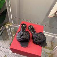 In 2023, the valentinoˉ new square-toe high-heeled sandals were womens open-toed black rose flat slippers and womens flat slippers.