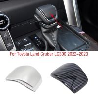 หัวจับเกียร์ออโตเมติกสำหรับ Toyota Land Cruiser 300 LC300 2022 2023ก้านโยกหัวแฮนด์บอลฝาครอบสติ๊กเกอร์ฝาครอบป้องกันหัวกะโหลกศีรษะ