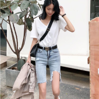 มีรู Celana Pendek Denim เอวสูงของผู้หญิงและกางเกงแนบเนื้อที่ดูผอมลงกางเกงขาสามส่วนใหม่สำหรับฤดูร้อนปี2023