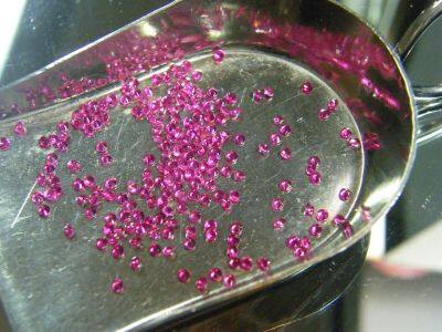 ทับทิมของเทียม สีแดง RUBY RED CREATED SYNTHETIC  BRILLIANT COLOR  CORUNDUM  ROUND 2.10MM 10 PCS