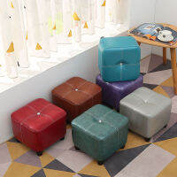 สตูลขนาดเล็กครัวเรือนสตูลหนัง Nordic Luxury Ottoman ห้องนั่งเล่นห้องนอน Pouf คอมพิวเตอร์เท้าเก้าอี้รองเท้าเปลี่ยนสตูล