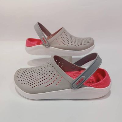 Crocs รองเท้าแตะรัดส้น มีไซส์หญิงและชายผู้ชาย  มีไซส์36-45 สินค้ามีพร้อมส่ง