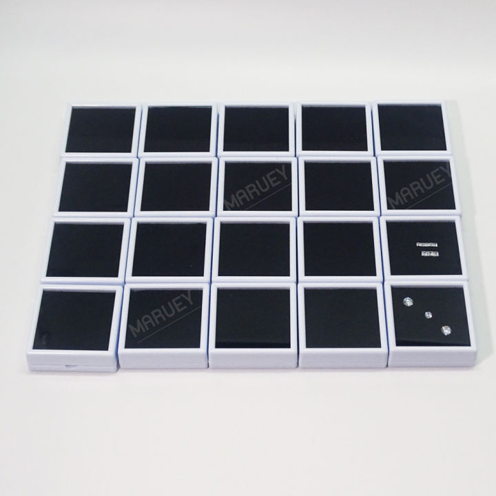 กล่องใส่พลอย-กล่องพลอยขาวพื้นดำ-พื้นดำกล่องขาว-6x6x2-cm-กล่องโชว์เครื่องประดับ-กล่องใส่พลอย-ด้านโชว์เป้นกระจกใส-jewelrybox-gem-box
