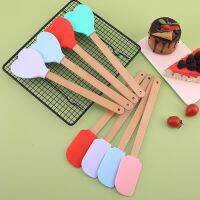 Creative Silicone Heart Shaped Spatula Wooden Flat Handle Silicone Spoon Home Cookware Pot and Spoon Kitchen Cooking Tools Pots Pans