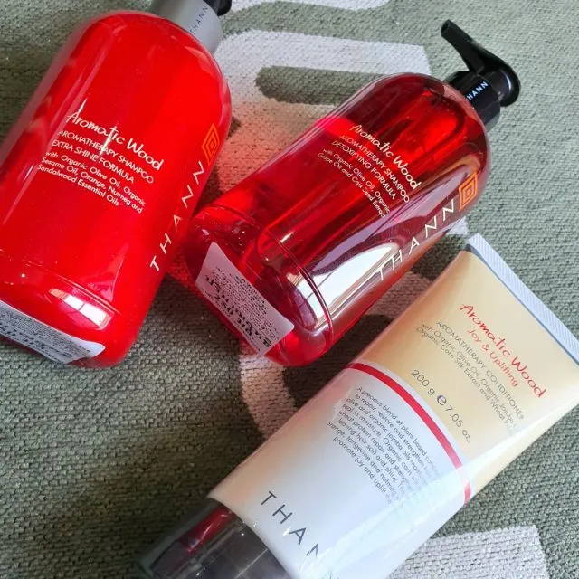 BKG ธัญ THANN Aromatic Wood Aromatherapy Shampoo Conditioner