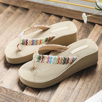 2023 the imitation straw grass flip-flops female fashion outside wedges beach pinches cool summer slippers