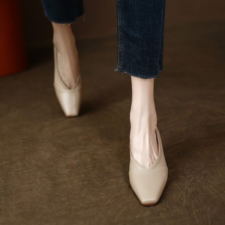 รองเท้าส้นสี่เหลี่ยมขนาดเล็กรองเท้าผู้หญิงรองเท้าสำหรับทำงานส้นเท้าแมวฝรั่งเศษผิวนุ่มตื้น