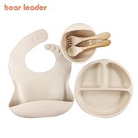 Bear Leader Baby Soft ซิลิโคน Sucker ชามถ้วยถ้วย Bibs ช้อนส้อมชุด Non-Slip Tableware เด็กอาหาร BPA ฟรี