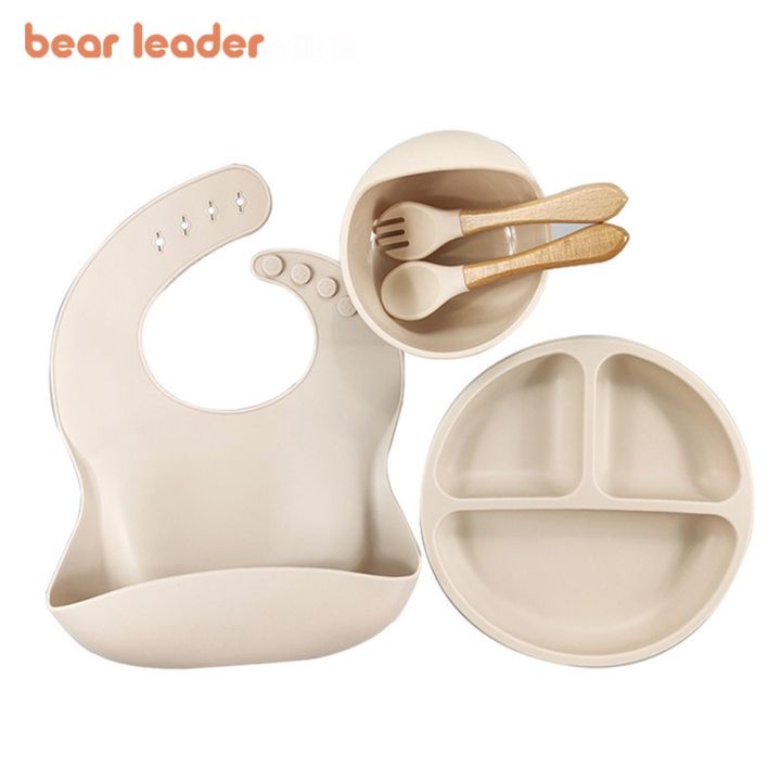 bear-leader-baby-soft-ซิลิโคน-sucker-ชามถ้วยถ้วย-bibs-ช้อนส้อมชุด-non-slip-tableware-เด็กอาหาร-bpa-ฟรี