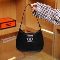 กระเป๋าสะพายข้าง อเล็กซานเดอร์ wang w legacy bag งานพรีเมี่ยม สวยแบบลุคเจ้าหญิง งานกล่อง แพคซีน มี 2สี  ขาว  ดำ