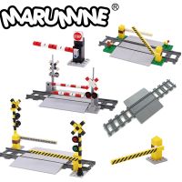 Marumine อิฐ Railway Crossing MOC รถไฟรถไฟ Aisel ชุดแถบเลื่อนแทร็ค Idea Street ดูบล็อกตัวต่อของเล่น