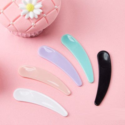 10Pcs DIY Disposable Curved Spoon Makeup Cosmetic Tools / Makeup Mask Cream Spoon for Make Up Face Accessories/ Beauty Scoop for Facial Cosmetic / Eye Cream Stick Make Up Face Beauty Tool