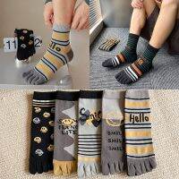 Chaussettes mi-longues à cinq doigts en coton pur pour hommes chaussettes respirantes à bout fendu à rayures de personnalité smiley tendance nouvelle collection