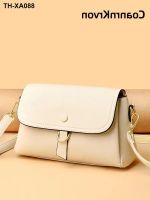 new female 2023 middle-aged lady fashion shop bag joker to send soft leather shoulder his parcel