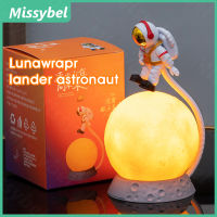 ใหม่ LED Night Light นวัตกรรมการออกแบบนักบินอวกาศ Landing Moon โคมไฟเครื่องประดับสำนักงานข้างเตียงตกแต่ง Night Light วันเกิด Gift