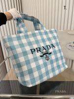 เกรด A 2023 ใหม่ PRADA เย็บปักถักร้อยสานกระเป๋าหิ้วลายสก๊อตสําหรับผู้หญิงความจุขนาดใหญ่ 1: 1 คุณภาพสูงออกแบบแบรนด์หรูกระเป๋าสุภาพสตรี