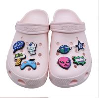 **พร้อมส่ง **หมุดติดรองเท้า Crocs  (ลาย เอเลี่ยน 20 ลาย)