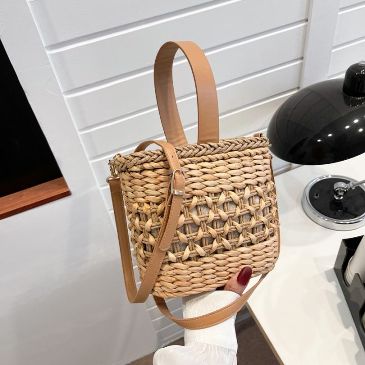 cod-new-girl-weaving-hollow-ladies-hand-held-square-bag-simple-fashion-fresh-one-shoulder-messenger