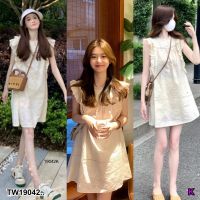 J19042 เดรสสั้น แขนกุดแต่งระบาย Short, sleeveless, ruffled dress.