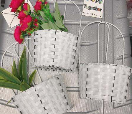 Giỏ mây cắm hoa treo tường, chất liệu nhựa PvC giả mây đan với nan thép , tạo nên chiếc giỏ cắm hoa treo tường cực kì xinh | Lazada.vn Giỏ Mây Cắm Hoa Treo Tường, Chất Liệu Nhựa Pvc Giả Mây Đan Với Nan Thép , Tạo Nên Chiếc Giỏ Cắm Hoa Treo Tường Cực Kì Xinh | Lazada.Vn